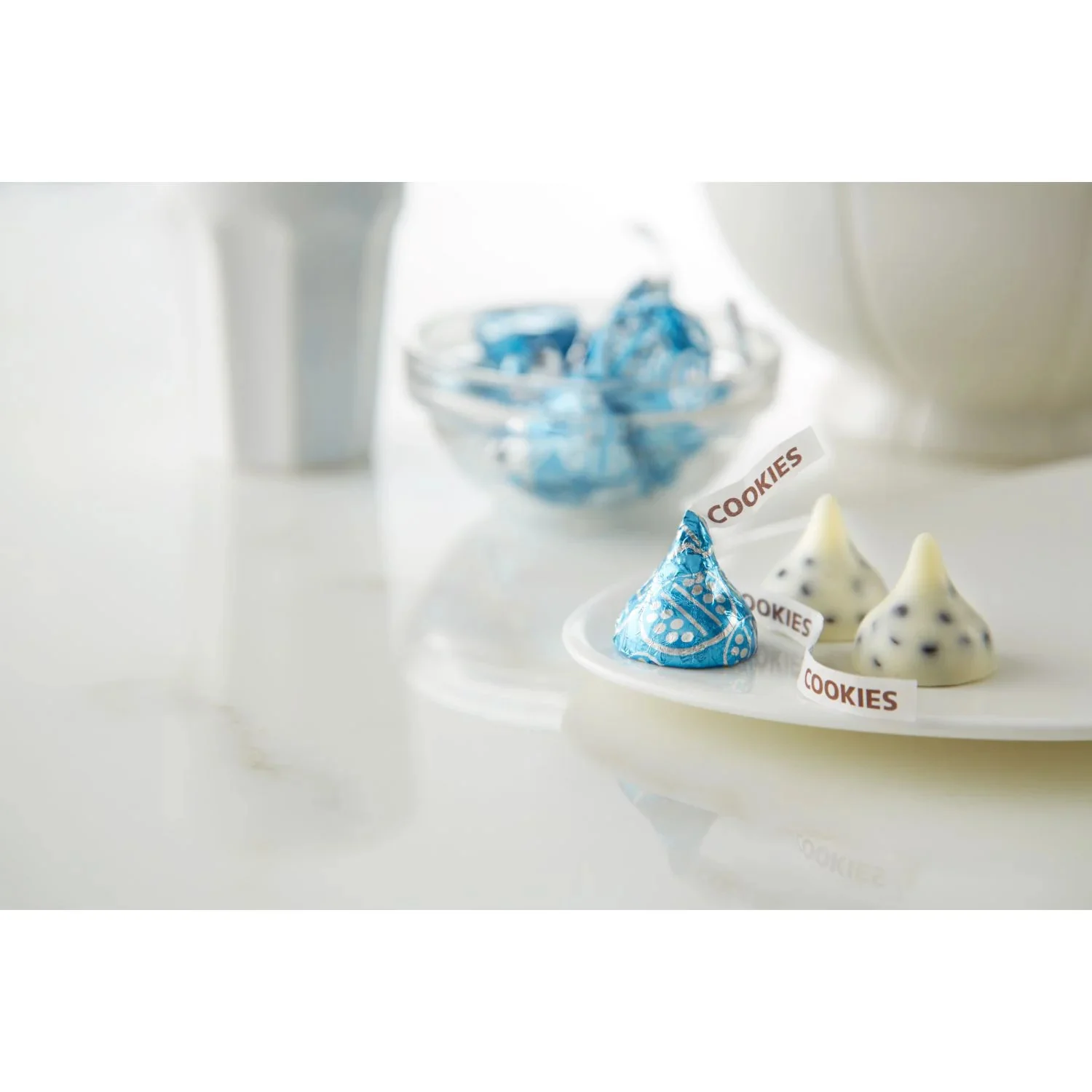 Hershey's Cookies & Creme Kisses 10oz (283g) - Image 3