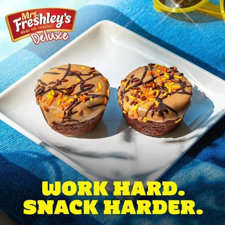 Mrs. Freshley's Deluxe Reese's Peanut Butter Cakes - 6 Individually wrapped Cupcakes, 13oz (396g) - Image 3
